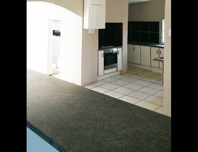3 BEDROOM HOUSE RENTED IN THEESCOMBE